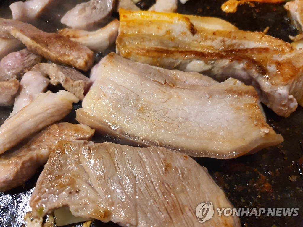 '금겹살' 된 삼겹살…한돈 "거리두기 해제 뒤 외식증가 때문"