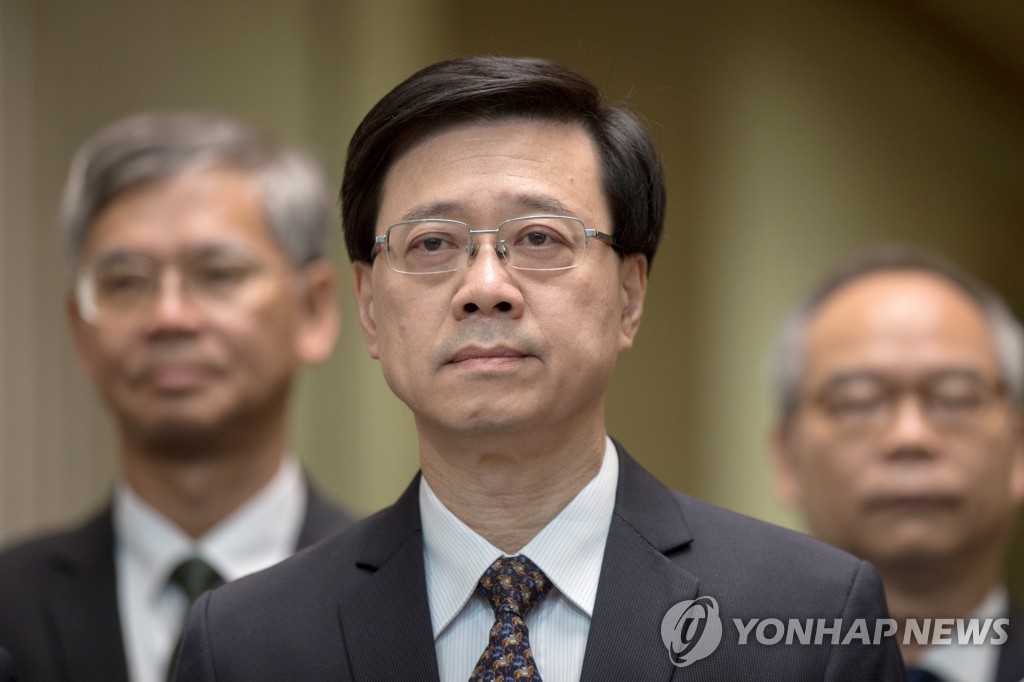 '반정부시위 강경진압' 존 리, 94% 지지로 홍콩행정장관 당선(종합)