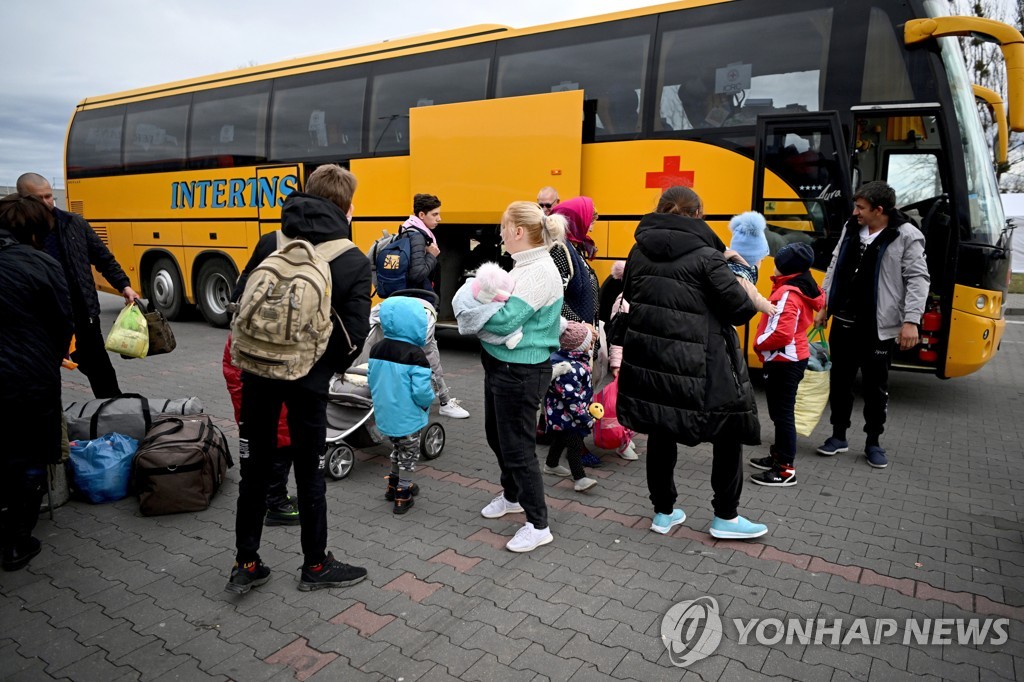 [우크라 침공] 피란민 유입에 유럽 인구 구조 바뀔수도