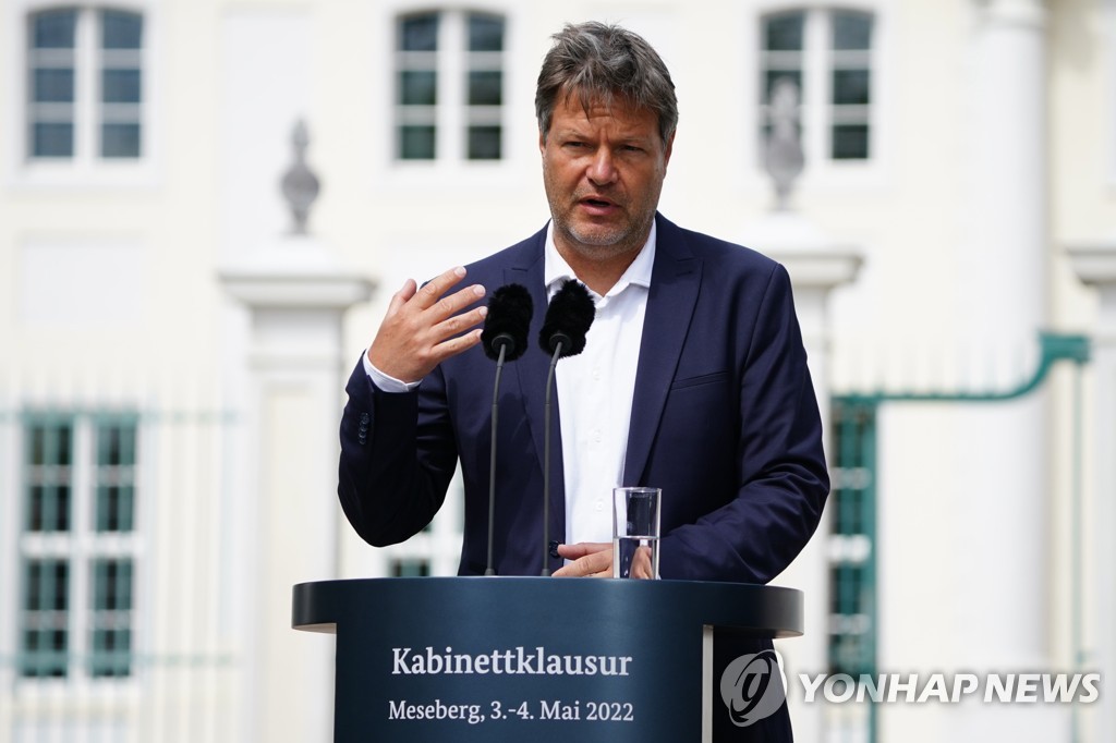 [우크라 침공] 독일 "EU 원유수입금지 감당 가능…정체 가능성"