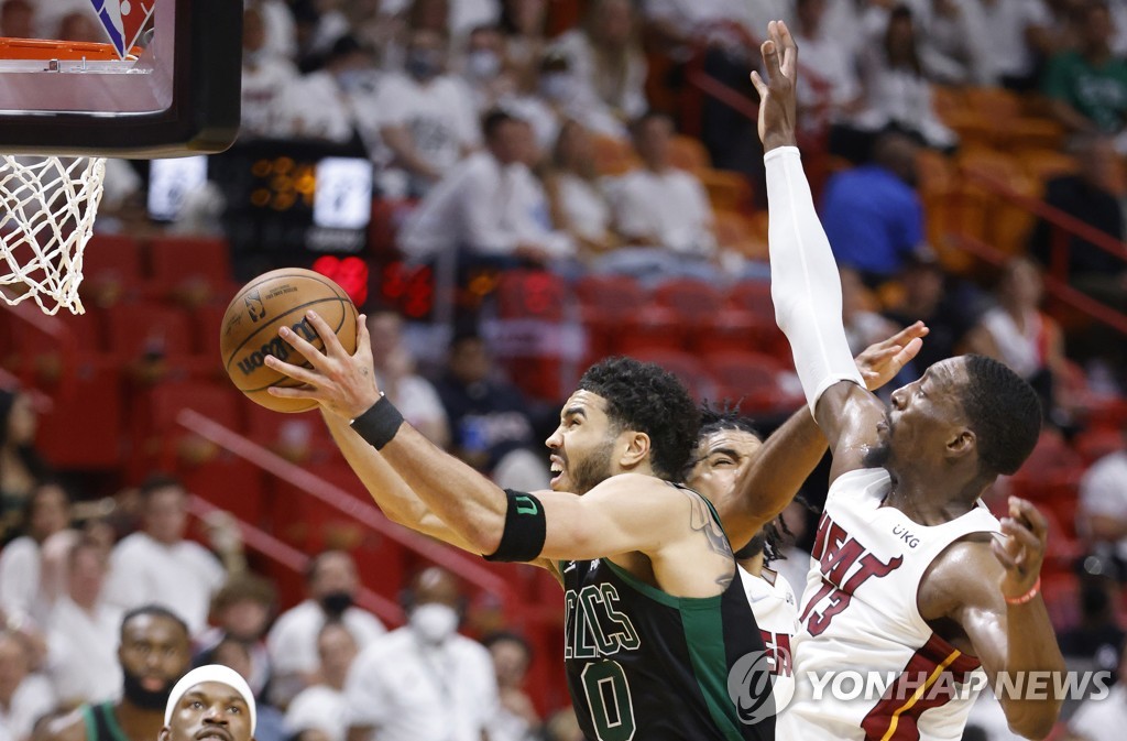 NBA 보스턴, 동부 결승 3승 선착…12년 만의 챔프전 보인다