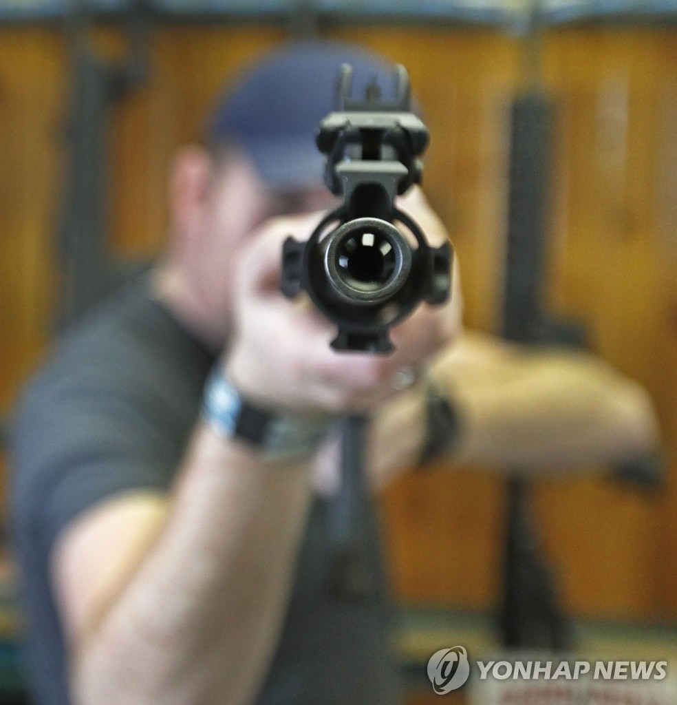 또 AR-15…美 총기 난사 '단골' 돌격소총 논란