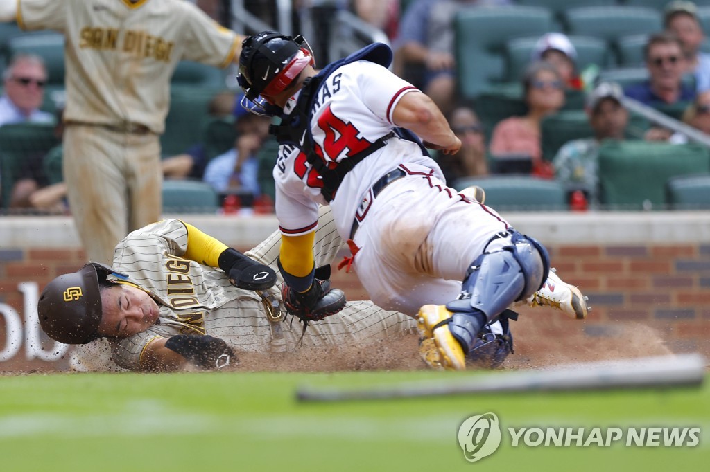 김하성, 2루타 2개에 연장 결승타…주루 센스로 쐐기 득점까지