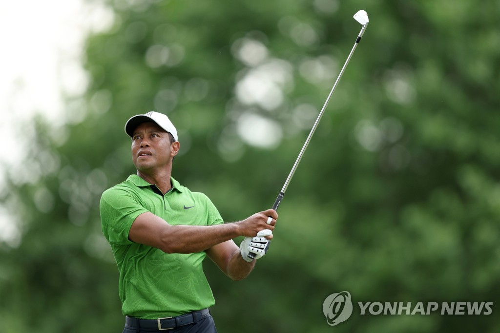 잴러토리스, PGA 챔피언십 2R 선두 도약…우즈 1타 줄여 53위