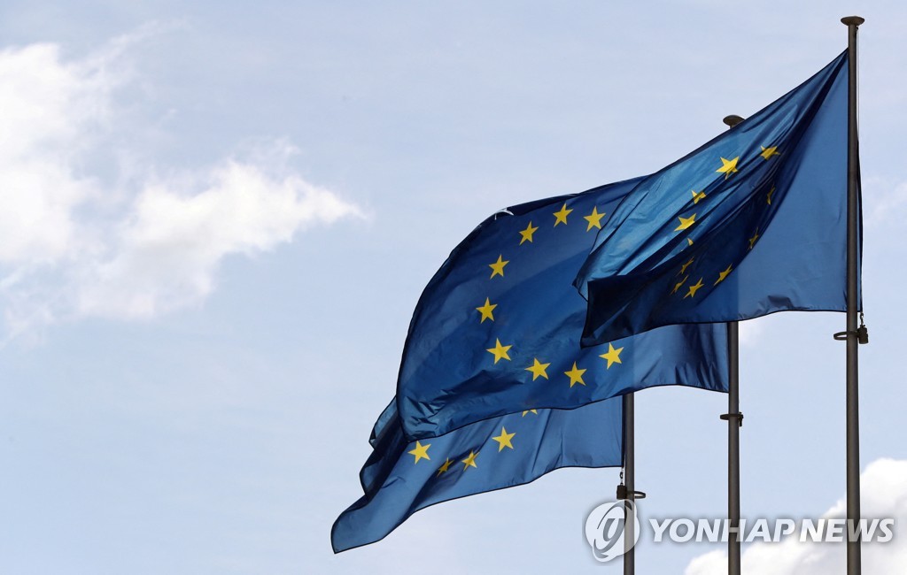 [우크라 침공] "EU 집행위, 러 석유 수입금지 계획 수정 제안"