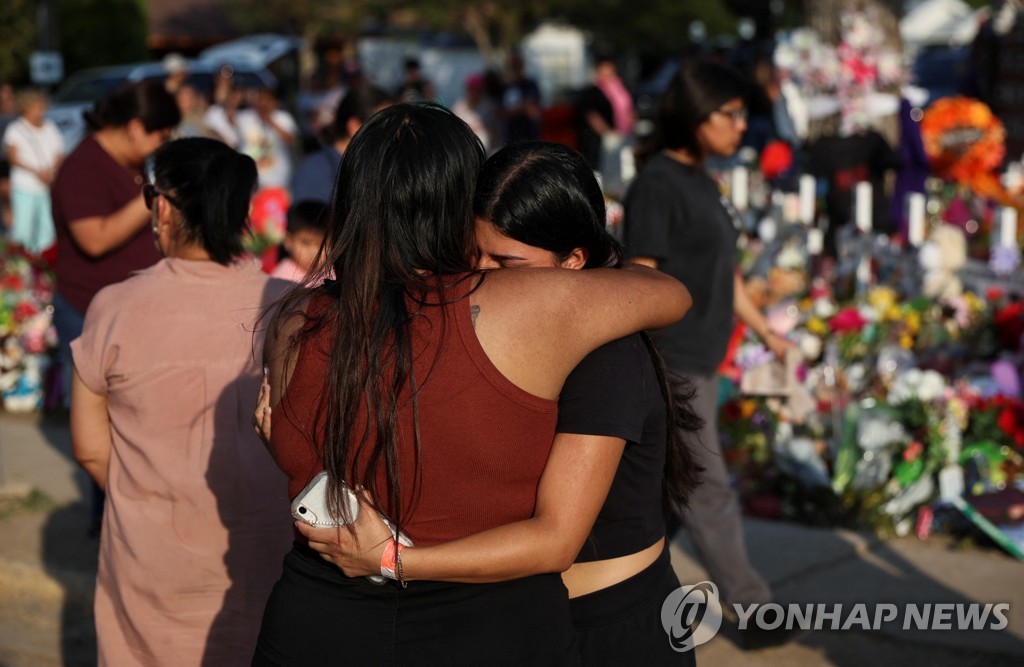 텍사스 참사 희생자들, 방학 첫날 하늘로…"이런 일 다신 없길"