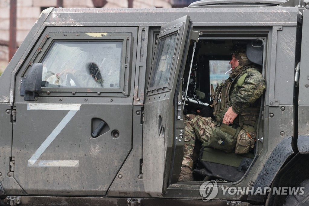 [우크라 침공] 작아지는 러 부대…수백→수십명 단위 전투