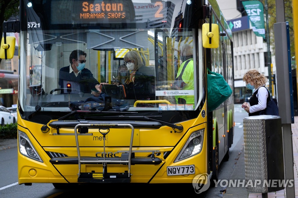 뉴질랜드, 철통 방역에도 코로나19 사망자 1천 명 넘어