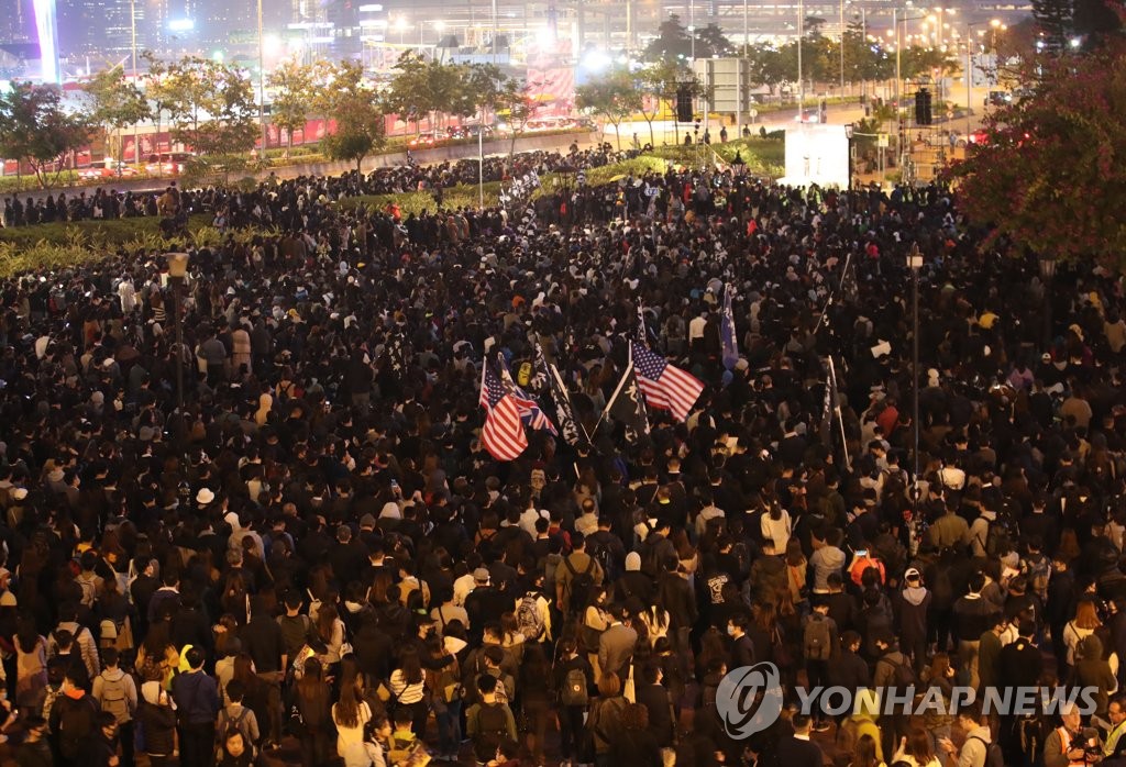 [홍콩 어디로 가나] ① 경찰 출신 첫 행정장관…'공안정국' 우려