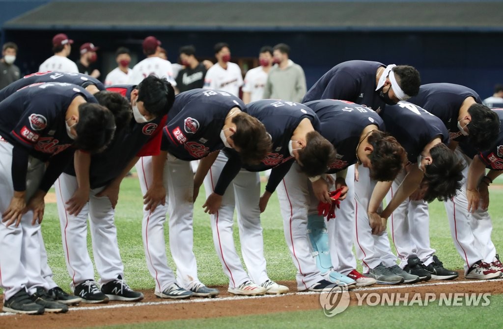 키움 이정후, 연장 10회초 결승포…롯데, 5연패 늪으로