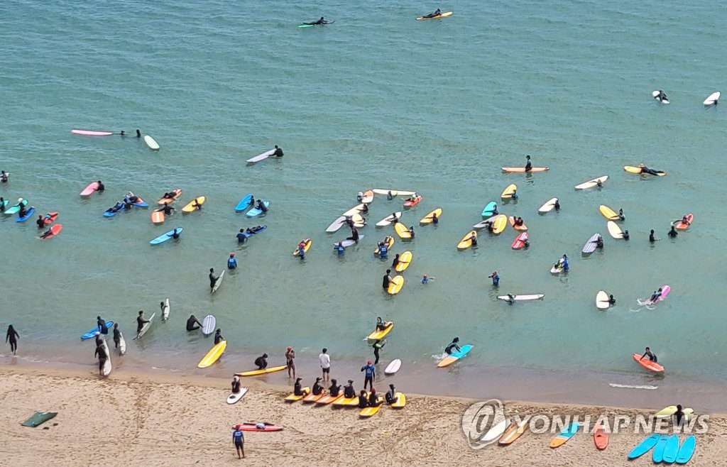 부산 송정해수욕장, 7~8월 해수욕철 서핑존은 '가두리 양식장'