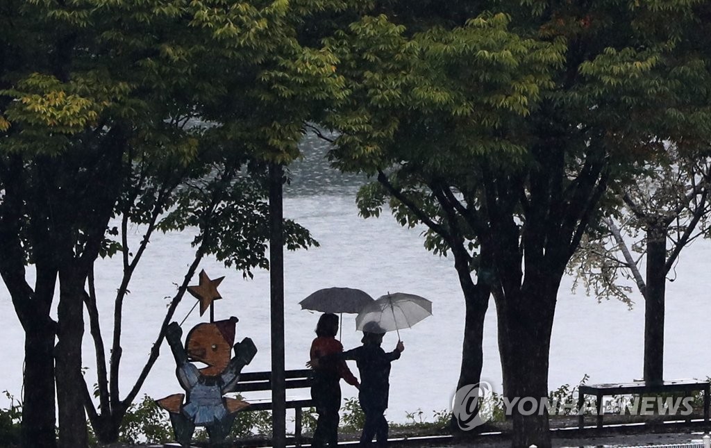 강원 내륙 오후부터 가끔 빗방울…미세먼지 '좋음'