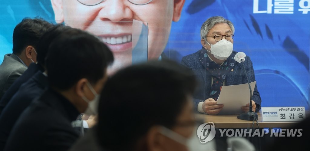 민주 女보좌관, '성희롱 발언 논란' 최강욱에 "사과하라"