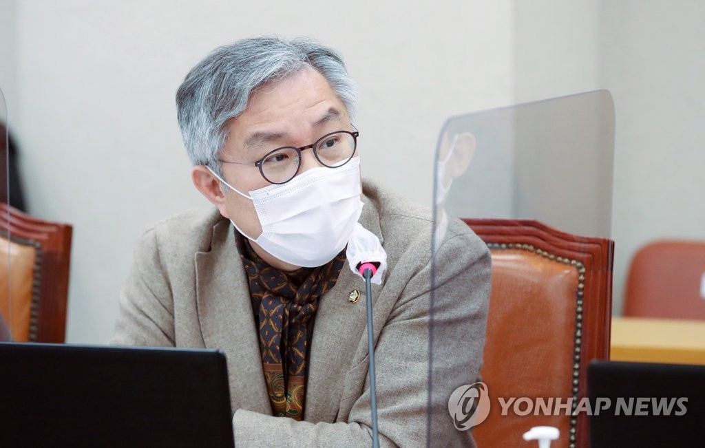 '최강욱 추가 성희롱 발언' 보도…崔 "날조성 의혹 제기"