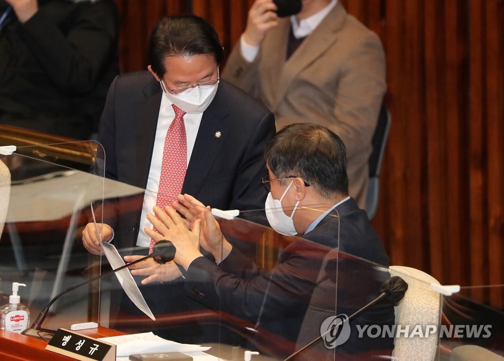 예비심사서 4.7조 증액한 추경안…소급적용·지출구조조정 쟁점