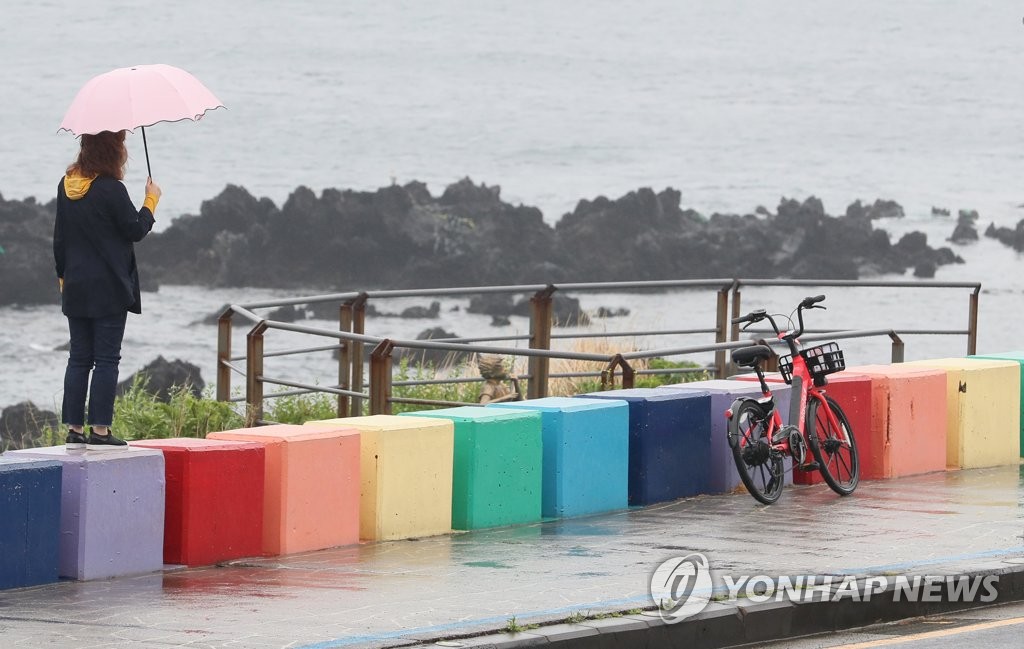 제주 대체로 흐리고 가끔 비