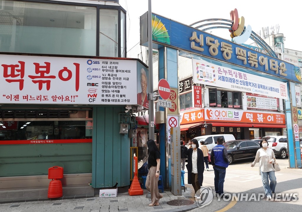 치솟는 경유·식용윳값에 화물차-치킨집 비상…밀가루값도 우려