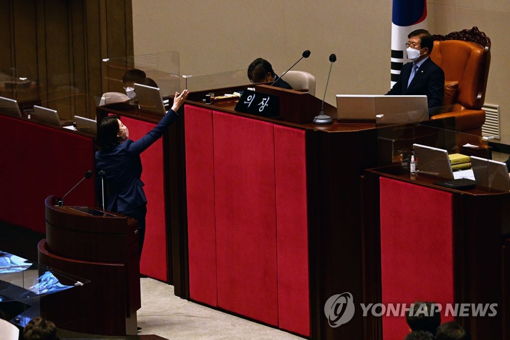 민주 "국회의장에게 앙증맞다?…배현진 징계요청 하겠다"