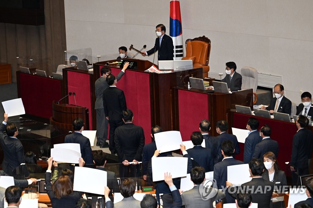 헌재로 간 '검수완박'…이번 주부터 권한쟁의 본격 심리