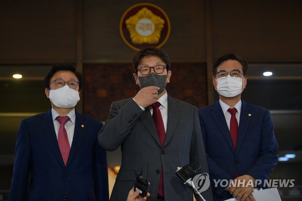 권성동, 박의장에 "검수완박 본회의 시간 당기지 말아달라"