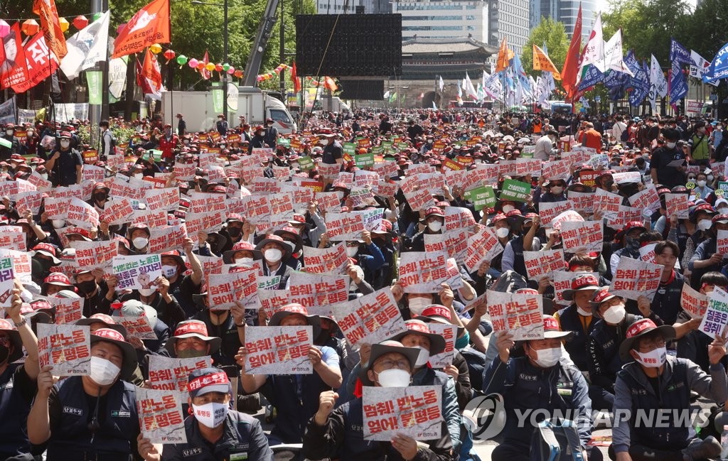 노동절 맞아 수원서 1만5천명 도심 집회…"충돌 없어"