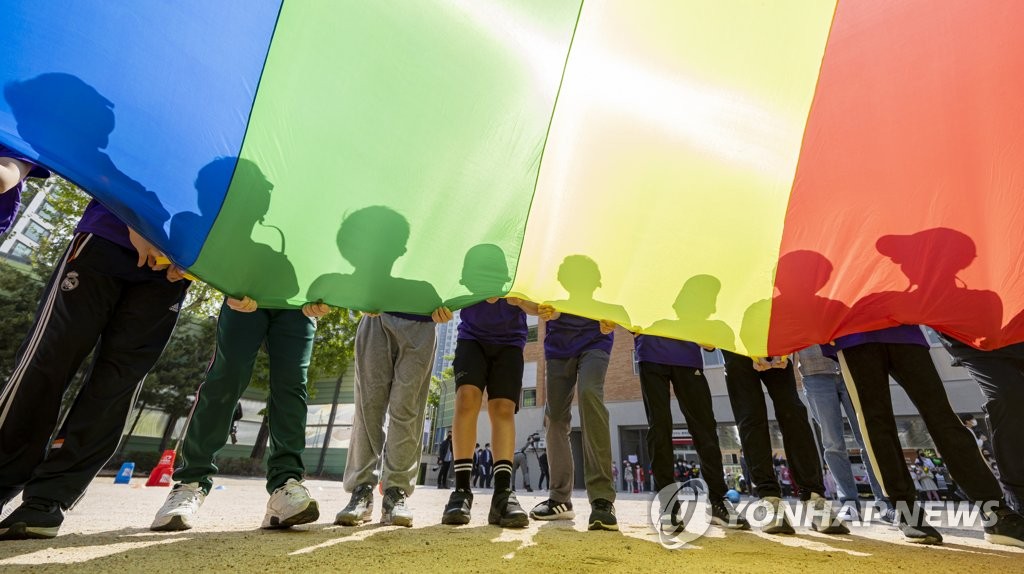 2년만에 실외 마스크 풀린 어린이날…캠핑장·펜션 예약 '북적'