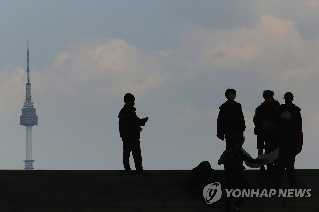 전국 맑다가 낮부터 구름 많아져…낮 최고 22∼30도