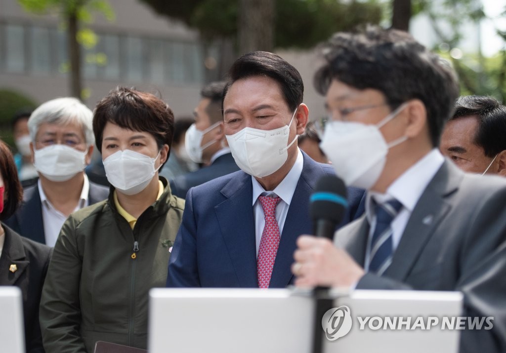 일산·안양·수원·용인 간 尹당선인…'어퍼컷'으로 일정 마무리(종합)