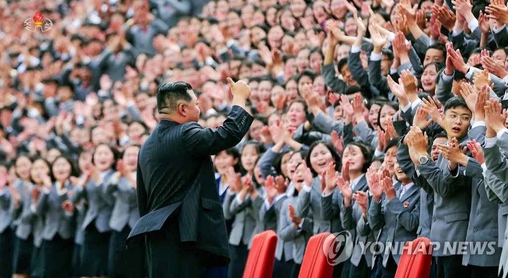 '노마스크' 대형행사 잇달아 열었던 북한, 코로나 확산 우려(종합)