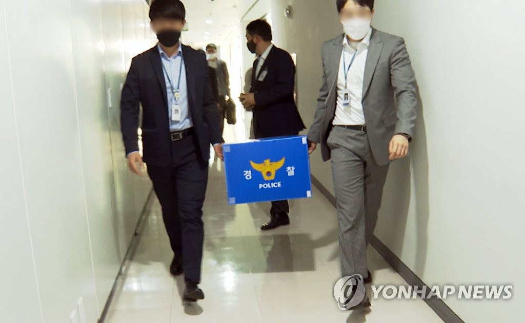 경찰, 성남시청 이어 보름 만에 두산·성남FC도 압수수색