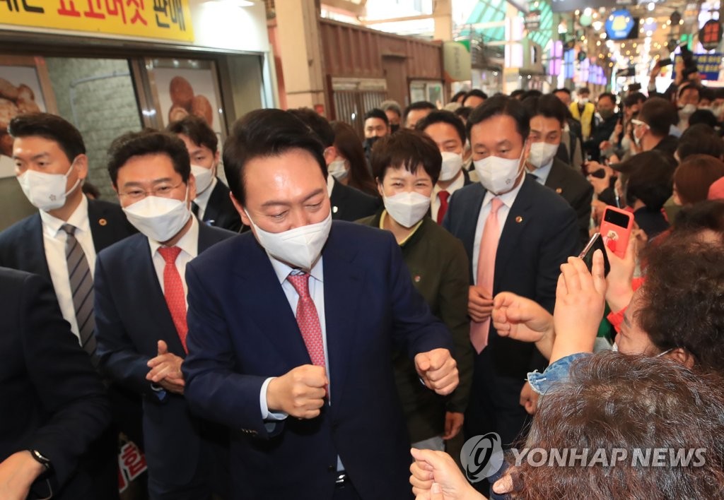 尹당선인 "진영 따라 너무 생각 달라…민주주의 큰 위기"