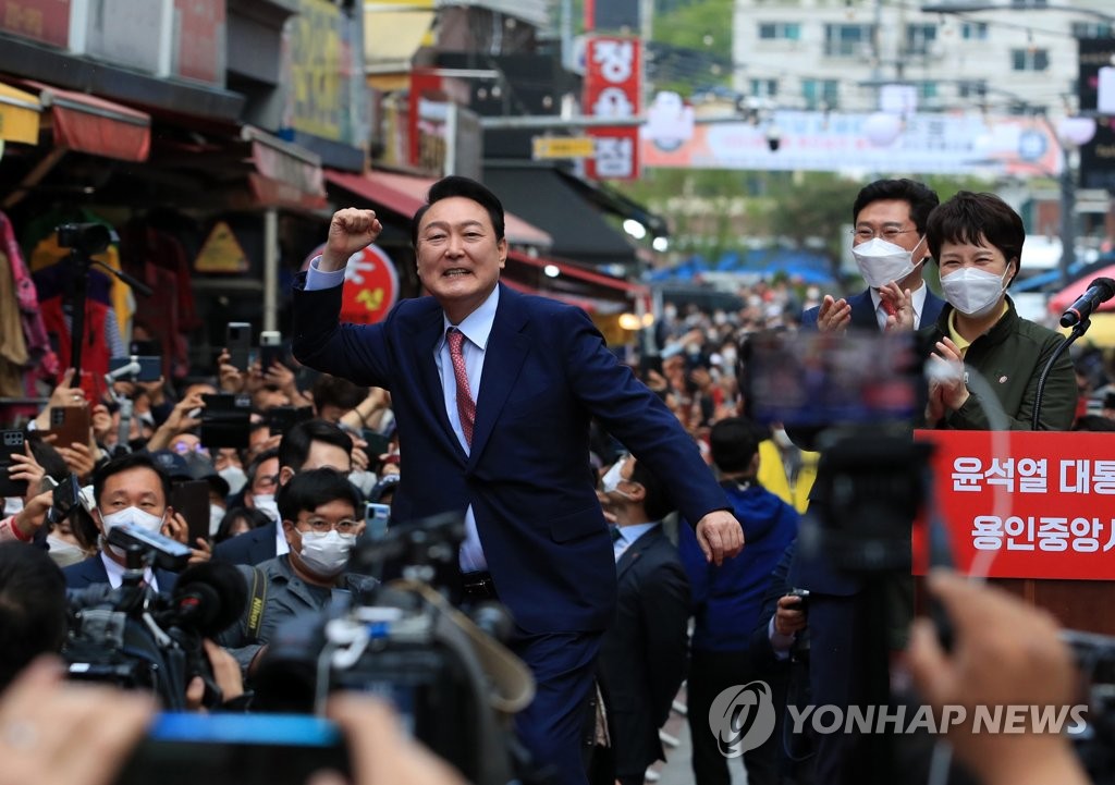 일산·안양·수원·용인 간 尹당선인…'어퍼컷'으로 일정 마무리(종합)