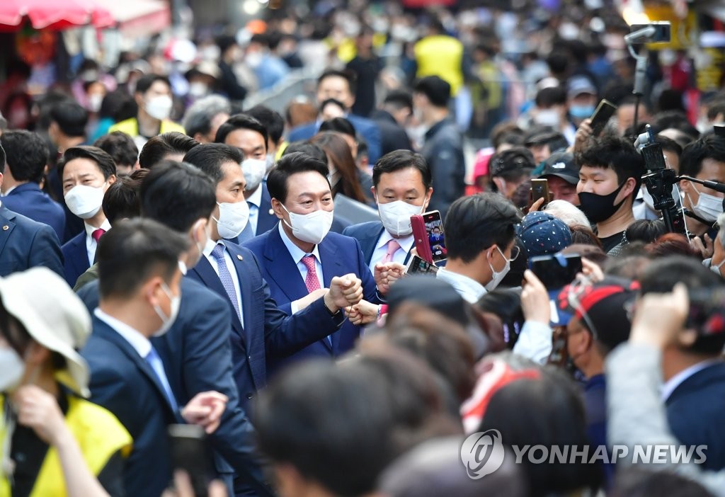 일산·안양·수원·용인 간 尹당선인…'어퍼컷'으로 일정 마무리(종합)