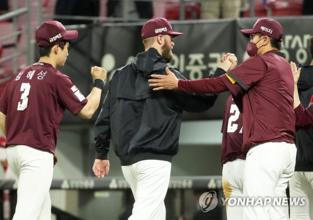 프로야구 수도권 팀 초강세…5강 중 롯데만 지방팀