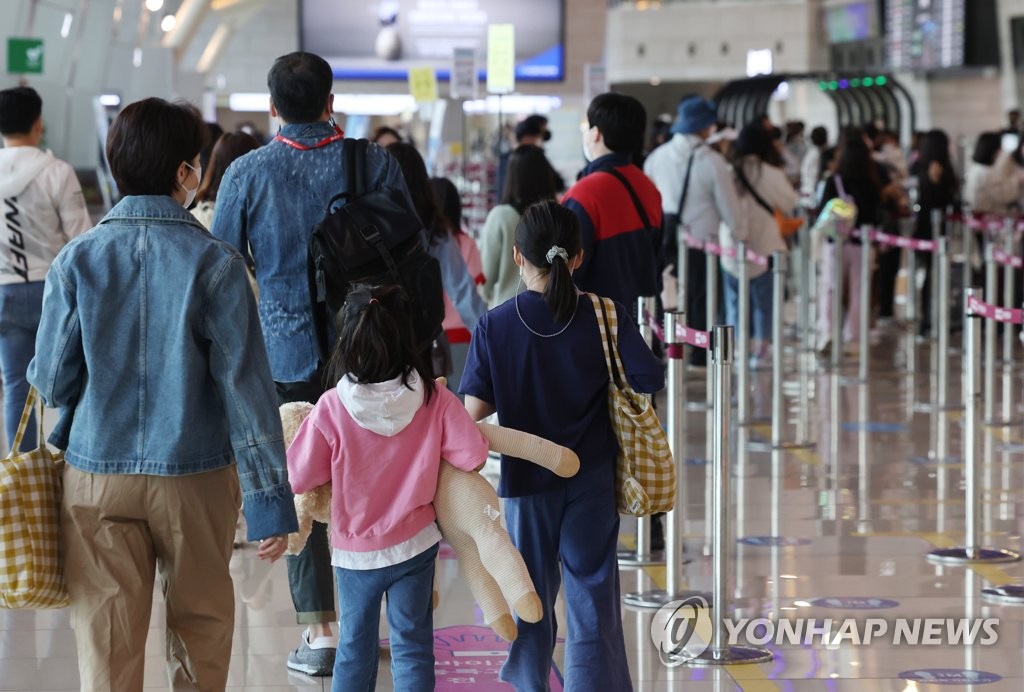 "해외 PCR 검사비가 항공료 수준…한국만 입국절차 엄격"