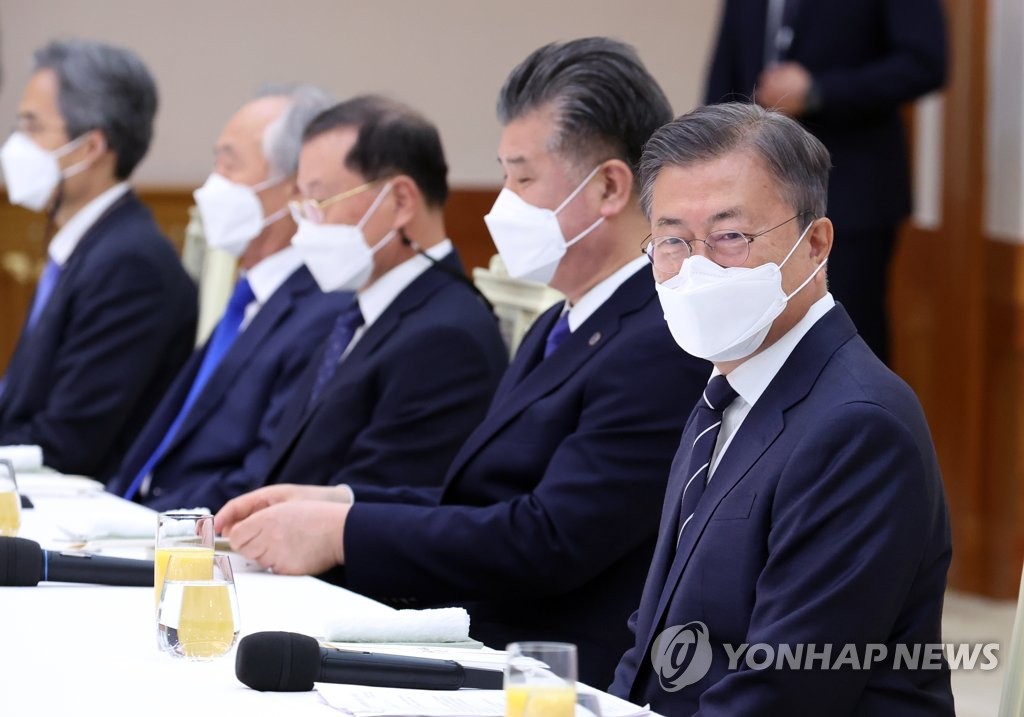 文 "尹정부, 현정부 성과 부정하다시피 해…거울삼아 잘해주길"