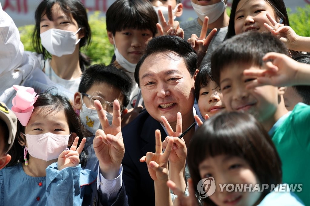 尹당선인 "아이들이 마음껏 꿈꾸고 뛰어노는 나라 만들겠다"