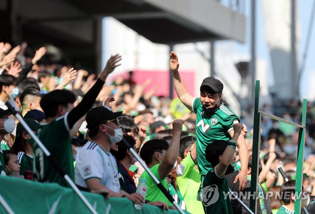 수원, 이병근 홈 데뷔전 1-0 승리…선두 울산에 리그 첫 패 안겨(종합)