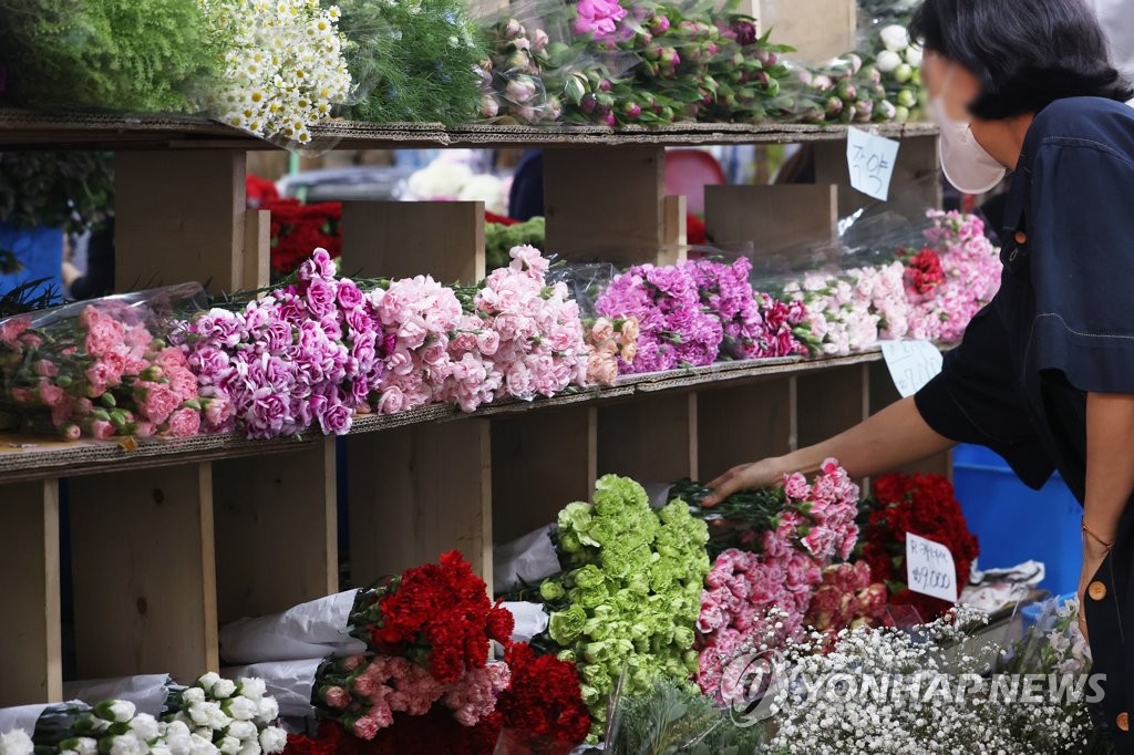 전국 구름 많고 곳곳에 빗방울…낮 최고 27도