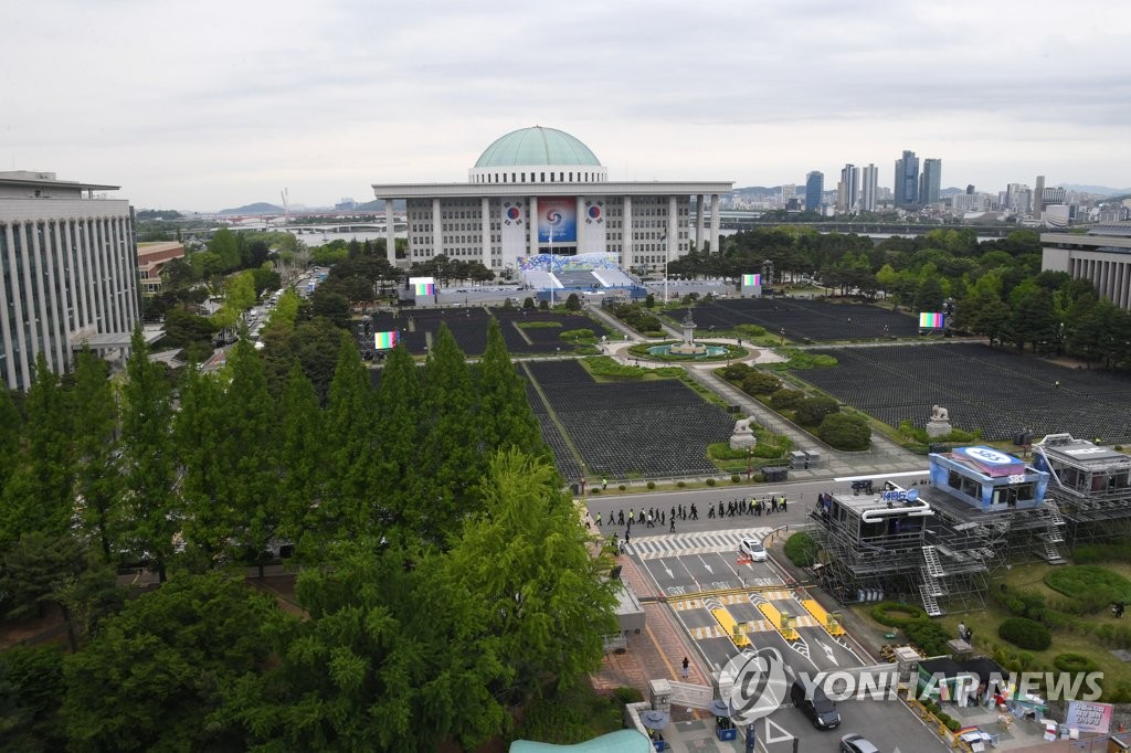 취임식 코드는 '소통'…尹, 국회경내 180ｍ 걸어서 연단 오른다(종합)