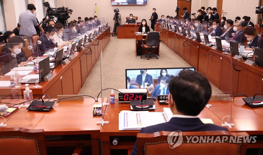 민주, 이창양 청문회 '자료미흡' 비판…공직자 유학 혜택 악용"(종합)