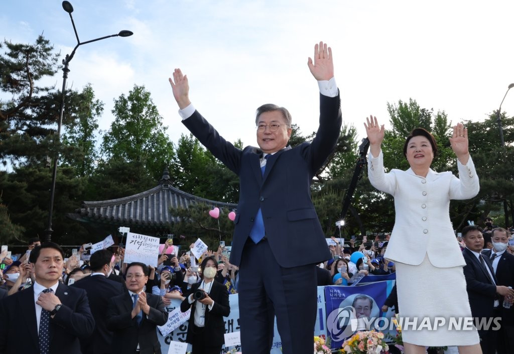 문 前대통령, 오전 윤대통령 취임식 참석 후 양산 사저로