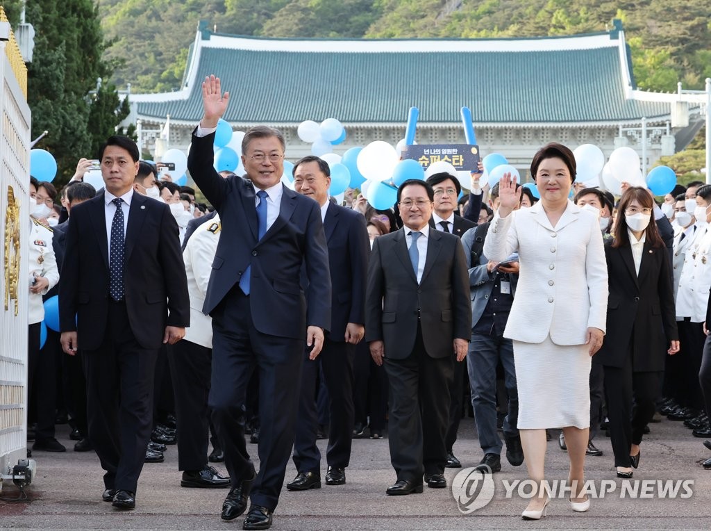 '1천826일 완주' 文대통령, 내일 尹당선인 취임식 참석후 양산行