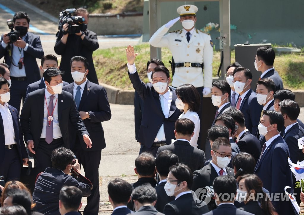 [尹정부 출범] 집무실 들어선 용산 기대·우려 교차(종합)