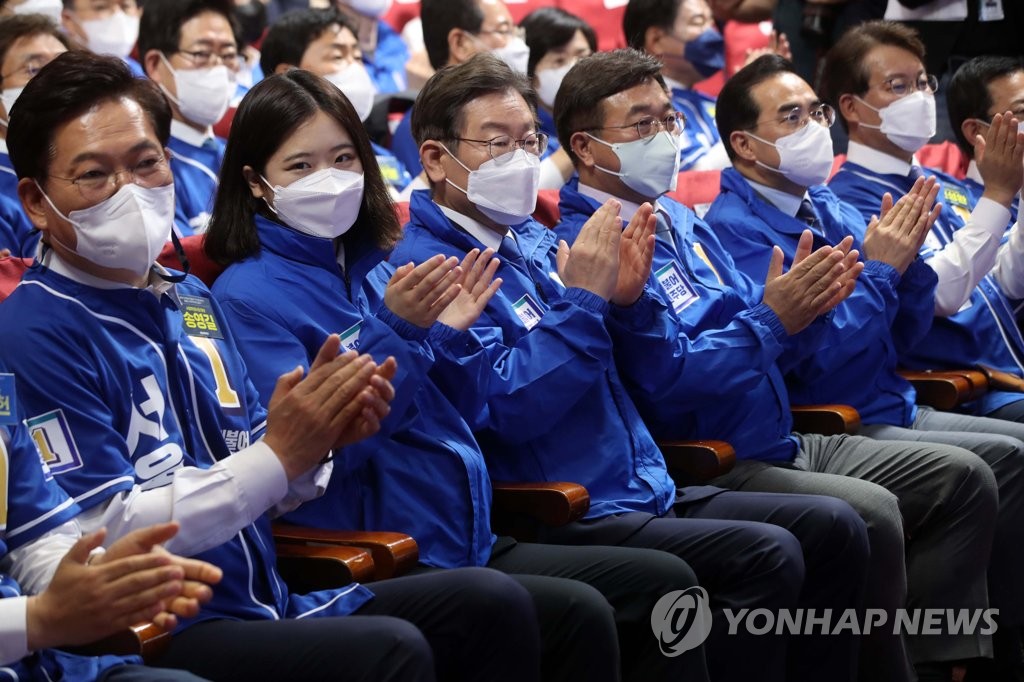 민주, 지방선거 선대위 출범 "패배 설욕…뼈까지 바꾸겠다"