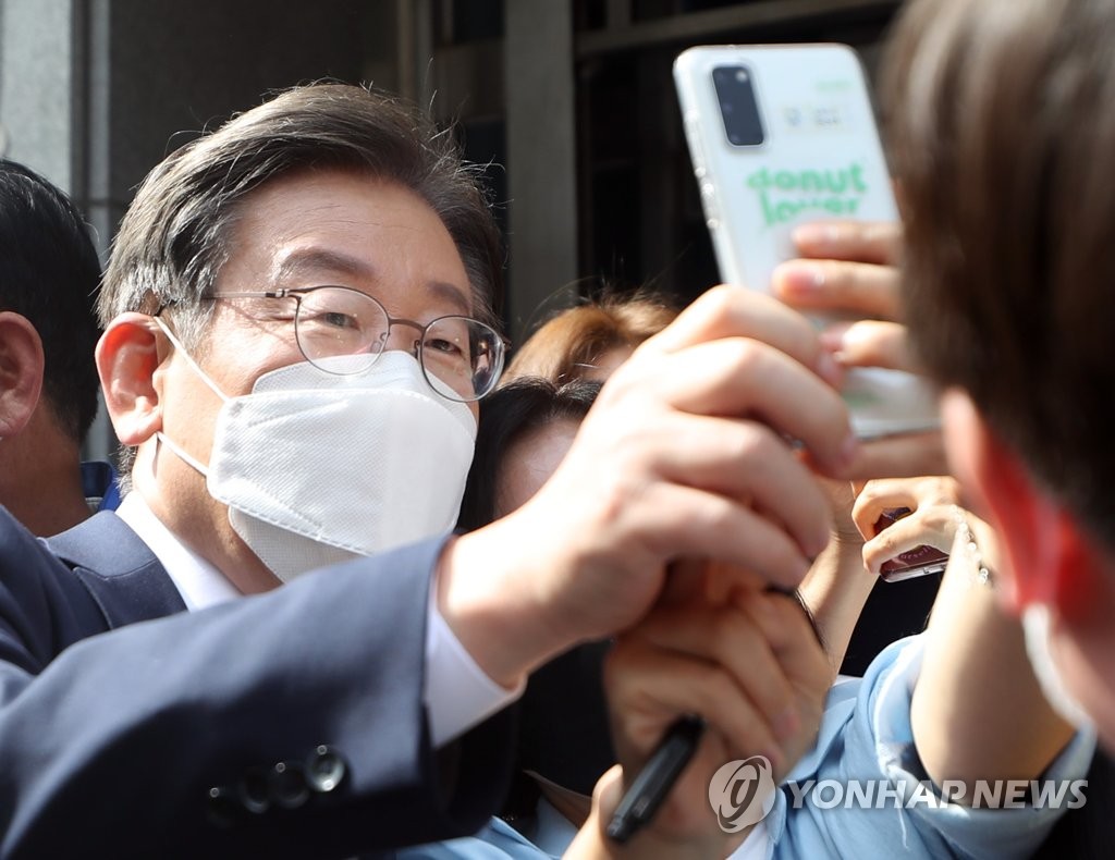 이재명 '밀치기' 영상?…박찬대 "보호 차원 행위"