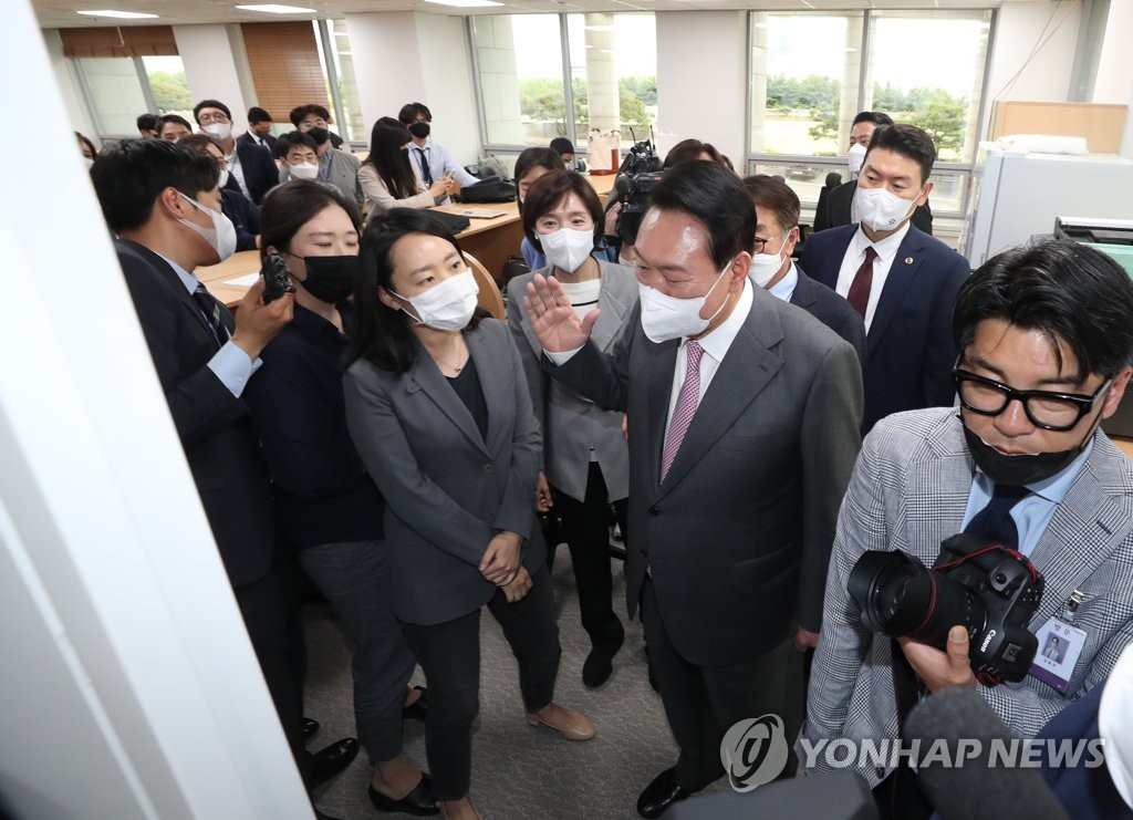 낙마 또 낙마…참모진까지 번진 尹정부 부실 인사검증 논란