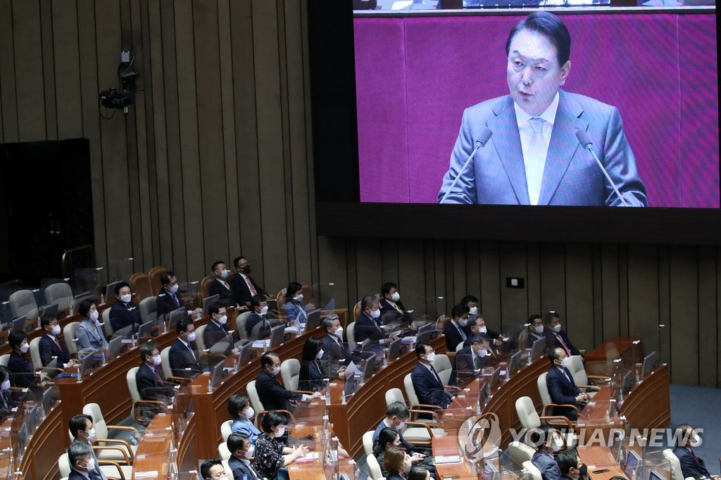 尹대통령 "정부-의회 관계에서 여야가 따로 있겠나"