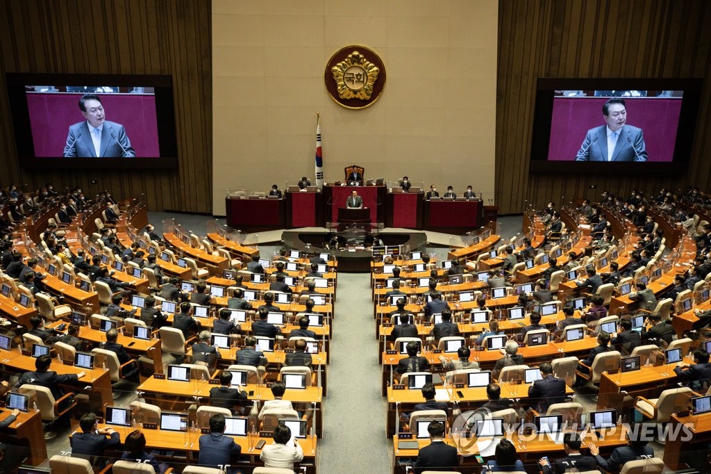 국회, 코로나 손실보상 추경안 상임위별 예비심사 계속