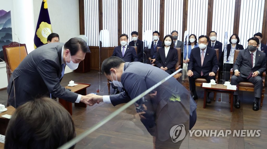 尹대통령 "한덕수 인준 협조"…野 "소주회동前 문제인사 정리를"(종합2보)